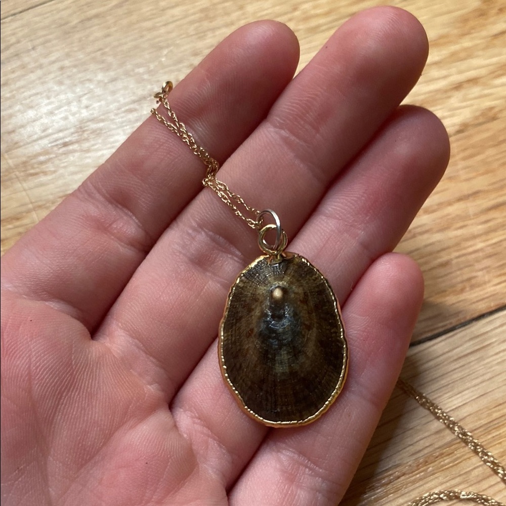 Vintage Gold-plated Brown Shell Pendant Necklace
